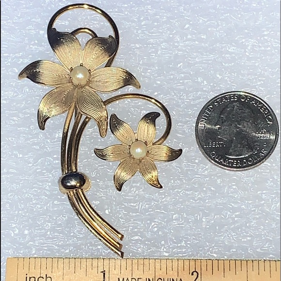 Gold Tone with Faux Pearls Floral Brooch Pin - Picture 2 of 11